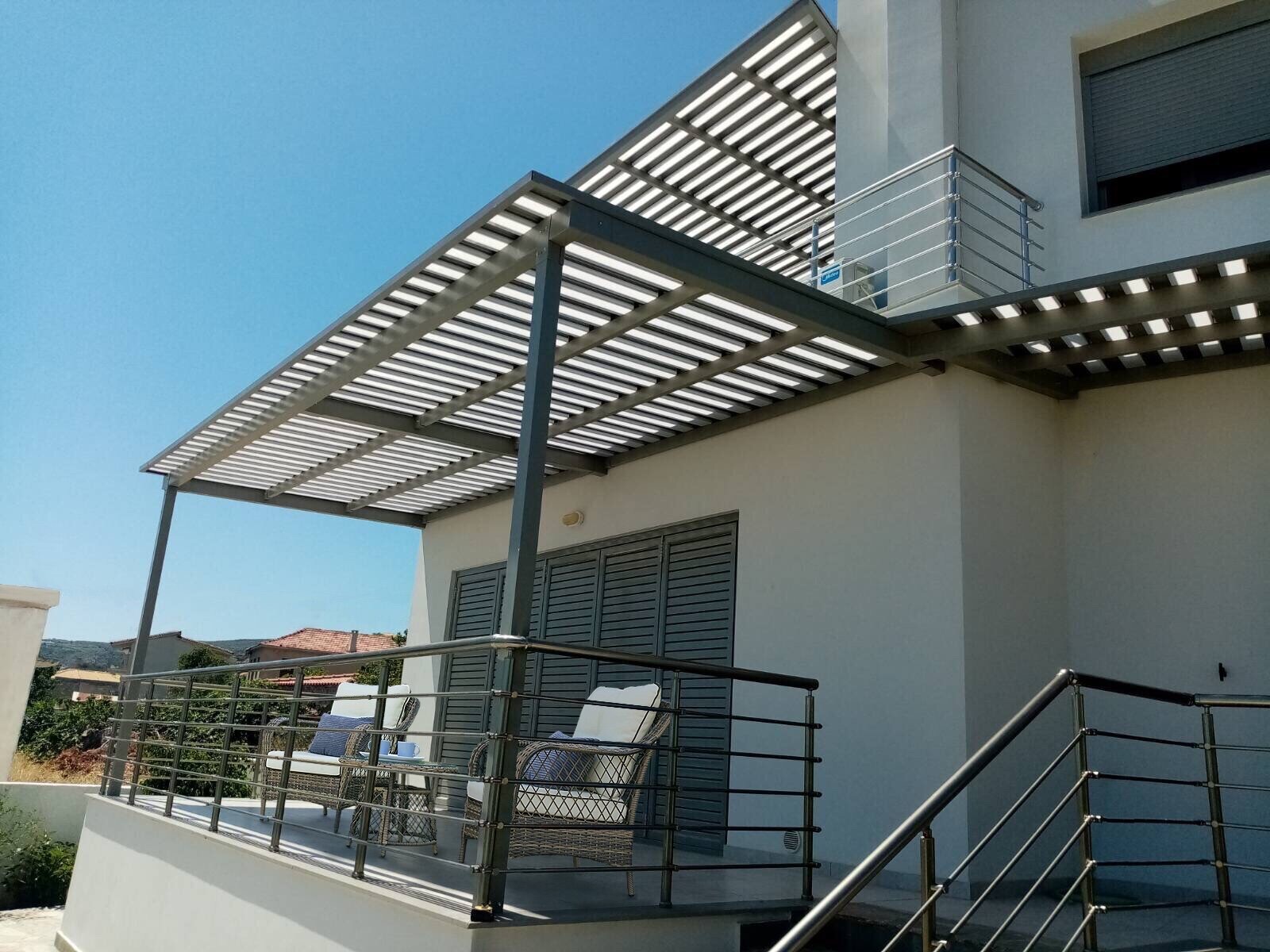 CospiSun terrace pergola with wall support