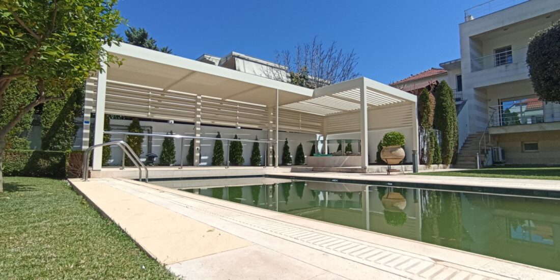 Bioclimatic pergola CospiBio together with the vertical shading system Cospi U127, create the ultimate relaxation spot on hot summer days!!!